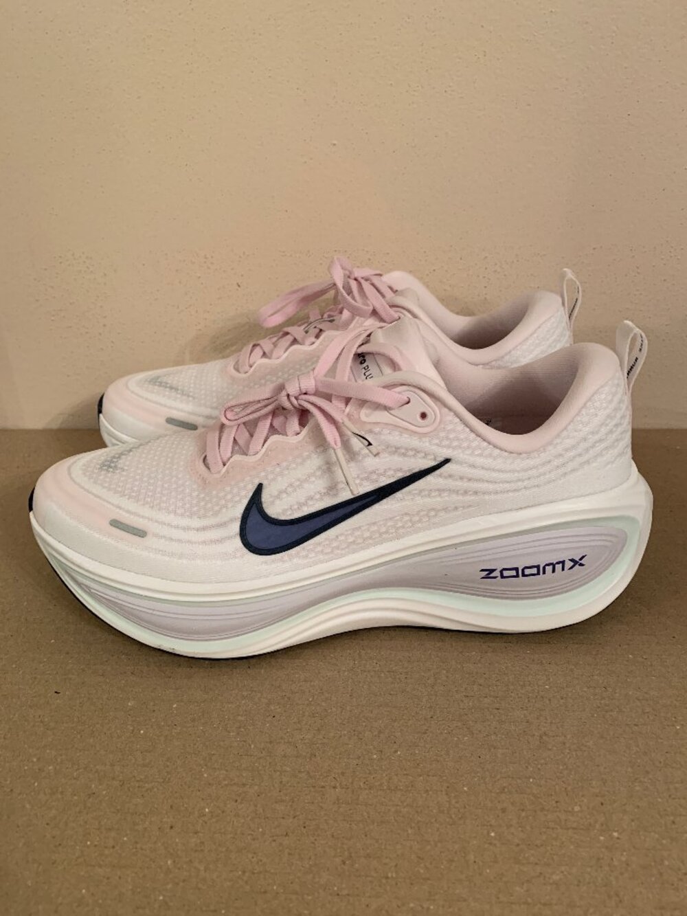 Nike Vomero Plus Pearl Pink HV8154-606 Women's size 9.5 Running Shoes